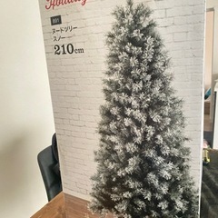 【ネット決済・配送可】高さ210cmのリアルなクリスマスツリー。...