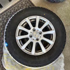スタッドレスタイヤ　四本　ホイール付き　ナットなし