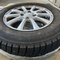 スタッドレスタイヤ　四本　ホイール付き　ナットなし