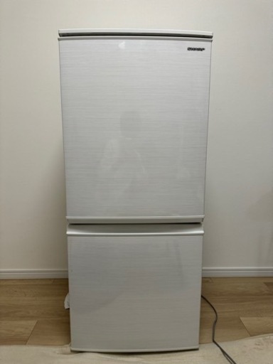 国内外の人気！ 冷蔵庫 SHARP 高年式 137L SJ-D14E-W 2019年製 冷蔵庫