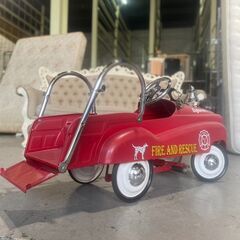 お値下げ中‼大阪☆「T347」消防車 ペダルカー 子供用 レトロ玩具 店舗什器