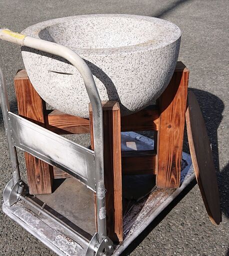 🔴山口市、餅つき石臼と台座、￥22000で🔴外径約50cm 、一度使っただけ