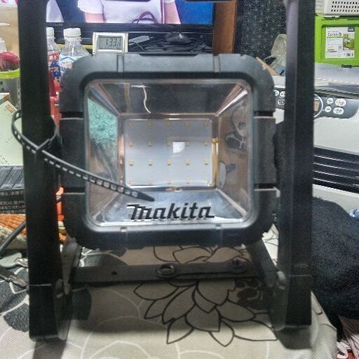 MAKITA  充電式スタンドライト