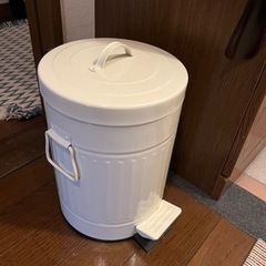 ペール缶 ペダル式ゴミ箱(取引中)