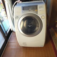ナショナルのドラム式洗濯機です。