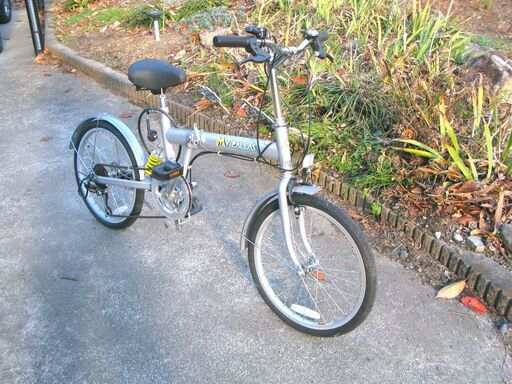 20インチ折畳み式6段変速自転車＆自転車のタイヤ５本＆ホイール２本＆サドル1本
