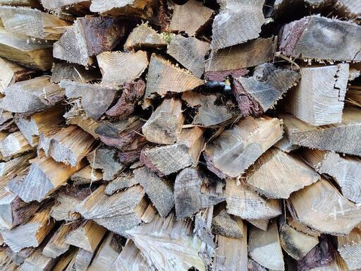 長野県産乾燥薪 針葉樹 0.8立米 軽トラ平積みと少し位