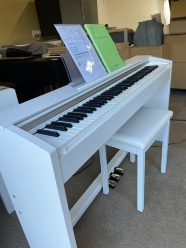 (予定済み)2022年製　ほぼ新品CASIO PX-770WE (ホワイトウッド調)電子ピアノ Ｐｒｉｖｉａ（プリヴィア）（８８鍵盤）