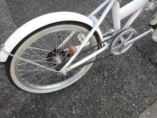 中古自転車２８２７　折り畳み　２０インチ　ギヤなし　ワイヤー錠　ライトは付属していません
