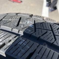 ヴェルファイアなどに。スタッドレスタイヤ