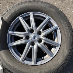 ヴェルファイアなどに。スタッドレスタイヤ
