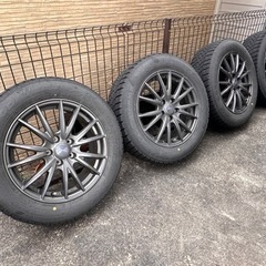 お取引先決まりました  スタッドレスタイヤ ホイールセット 4本  215/60R17 18年製