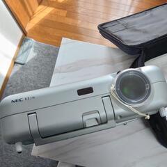 NECのプロジェクターです。