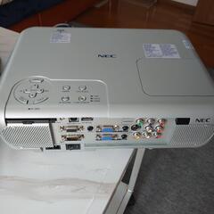NECのプロジェクターです。