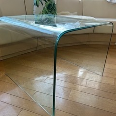 長年愛用したガラステーブル