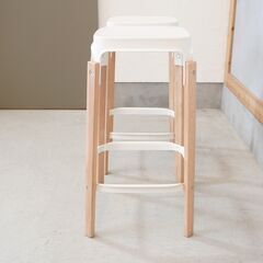 イタリアMAGIS(マジス)社のロナン＆エルワン・ブルレックデザイン スティールウッド スツール 2脚セットです。木とスチールの異素材の組み合わせにより重厚さと軽やかさを併せ持つカウンターチェア♪DK345