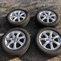 【値下げ】ブリヂストンスタッドレスタイヤ15インチ（ホイール付き／ナット付き）