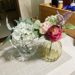０円で花瓶二つお譲りします。
