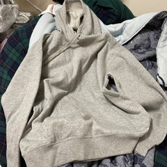 新品★グレーの裏起毛パーカーで暖か