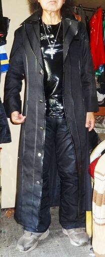 ★ペルソナ5衣装のロングコート、ツルツルのポリエステル