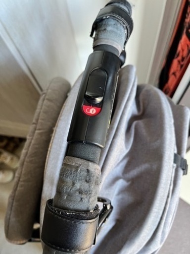 101.世界にひとつだけ！青珊瑚(レインボーコーラル)のブローチ 白い