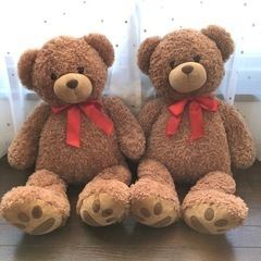 大きなクマのぬいぐるみです。1体なら700円