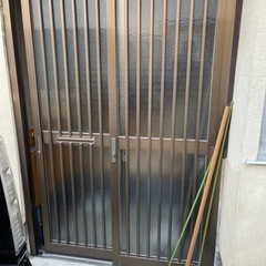 ⭐️ガラス差し上げます❗️玄関引戸　昭和のガラス　建具などいりま...