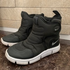 NIKE 子供用ブーツ　