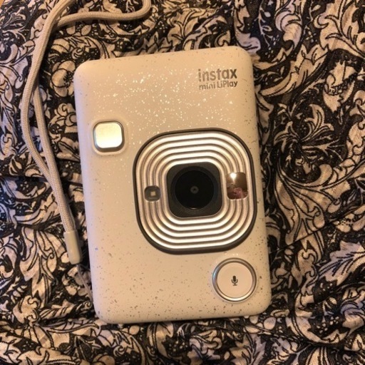 Instax mini LiPley ストーンホワイト 。ニットの専用ケース付き。