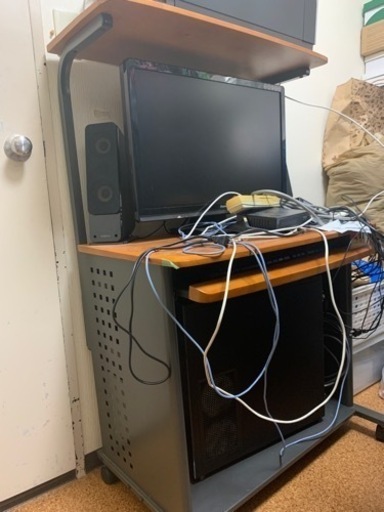 パソコンデスクモニタータワーキーボードスピーカーセット