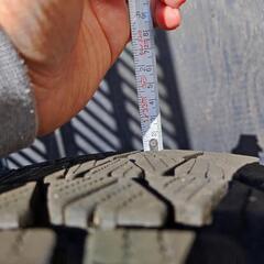 スタッドレスタイヤ4本セット　225/65R17