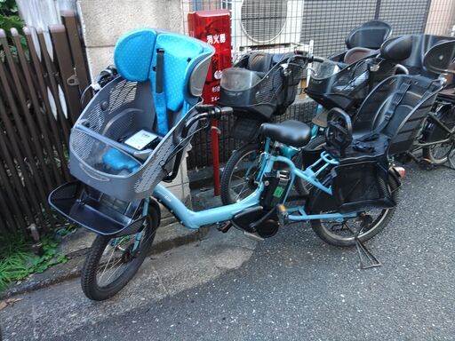 238２０インチ、チャイルドシート、２人乗り、３人乗り、１人乗り電動自転車  バカ良心的な電動自転車屋１００日間・安心の無料点検・️無料交換保証サービス付き  土日もお子様と土足のまま、いろいろなタイプの電動自転車のご試乗可能です。  ️電動自転車・リサイクル専門店　　ご試乗をしてから、ご購入できます。  後ろチャイルドシートを大きめのかごに変更のオプション無料です。  バッテリーは新品の９０％以上の性能です。  １回の充電で３０Ｋｍ程度走行可能