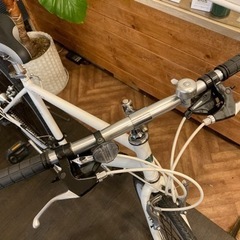 【前後タイヤ・前輪チューブ新品！】3×7速　700×28cクロスバイク　ホワイト