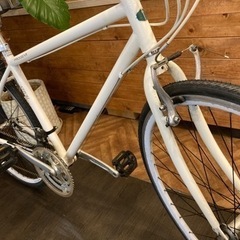 【前後タイヤ・前輪チューブ新品！】3×7速　700×28cクロスバイク　ホワイト