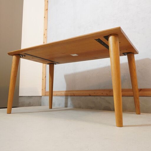 IDC OTSUKA(大塚家具)で取り扱いのあった フィル オーク材 ダイニングテーブル/135cmです。シンプルなデザインとナチュラルな質感が◎北欧スタイルとも相性の良い4人用食卓です♪DK415