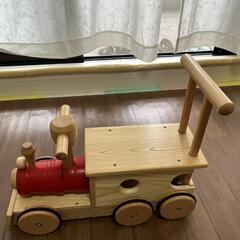 汽車の形した木製の手押し車