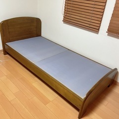 【無料でお譲り先を探しています】木製 シングルベッド