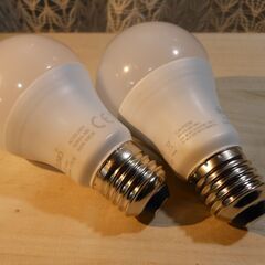 LEDランプ　電球　昼白色２個　806LM　5000K　明るさは...