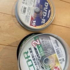 CD-R  51枚　　DVD-R6枚