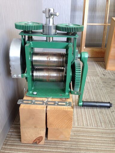 ◇ 【迎春SALE】圧延機ローラー 彫金ローラー 小型 手動式 角溝、半丸  