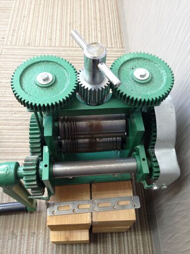 ◇ 【迎春SALE】圧延機ローラー 彫金ローラー 小型 手動式 角溝、半丸  