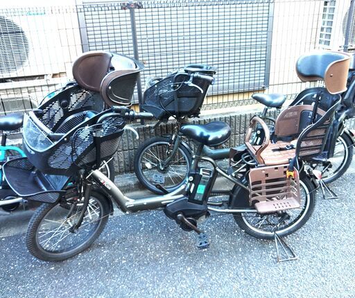 239２０インチ、チャイルドシート、２人乗り、３人乗り、１人乗り電動自転車  電動自転車・リサイクル専門店　　ご試乗をしてから、ご購入できます。  土日もお子様と土足のまま、いろいろなタイプの電動自転車のご試乗可能です。  バカ良心的な電動自転車屋　安心の無料保証、点検サービス付き  後ろチャイルドシートをかごに変更して、１人乗りにもできます。  バッテリーは新品の９０％以上の性能です。  １回の充電で３０Ｋｍ以上走行可能でコンディション良好です。  電動自転車、在