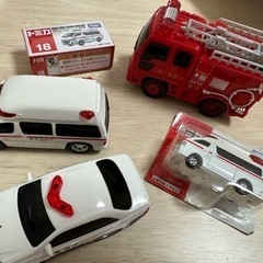 おもちゃ　救急車と消防車