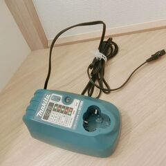 0円：マキタ 掃除機の充電器 Makita