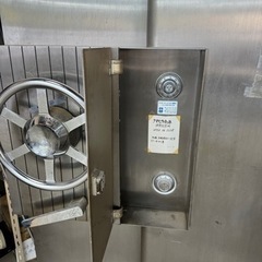 おしゃれな金庫の扉 ステンレス