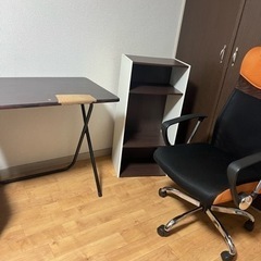 机、椅子、ラック