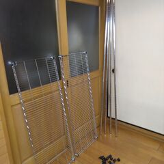 世田谷区近辺配送可能　美品　メタル製ラック・スチールラック セット　【ポール径25mm×長さ210㎝×4本】【棚板 幅120cm×45㎝×2点】