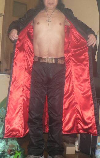 【ジャンンク】黒：ナイロンサテン・超細身のロングコート。赤いナイロンサテン裏地付き