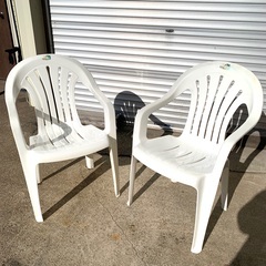 庭に置く椅子 カフェテラスにある様な、椅子 白 積み重ね可能 ２...