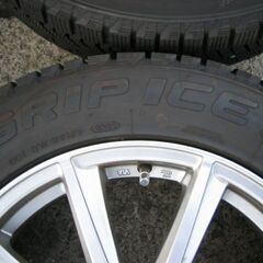 C-HR カローラクロス スタッドレスタイヤ&アルミ付き 215/60R17 GRIPMAX